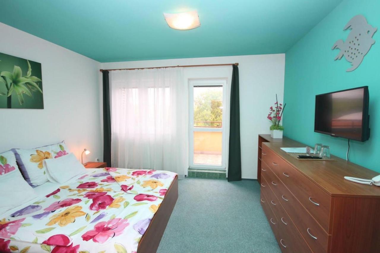 Active Wellness hotel U zlaté rybky Vyškov Kültér fotó
