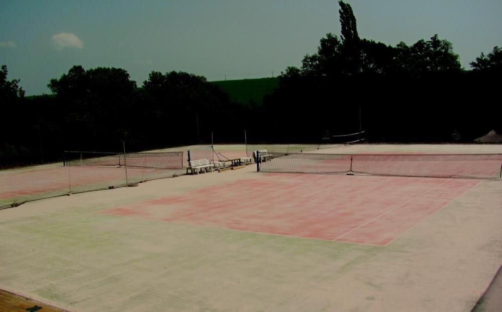 Active Wellness hotel U zlaté rybky Vyškov Kültér fotó