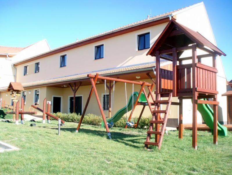 Active Wellness hotel U zlaté rybky Vyškov Kültér fotó