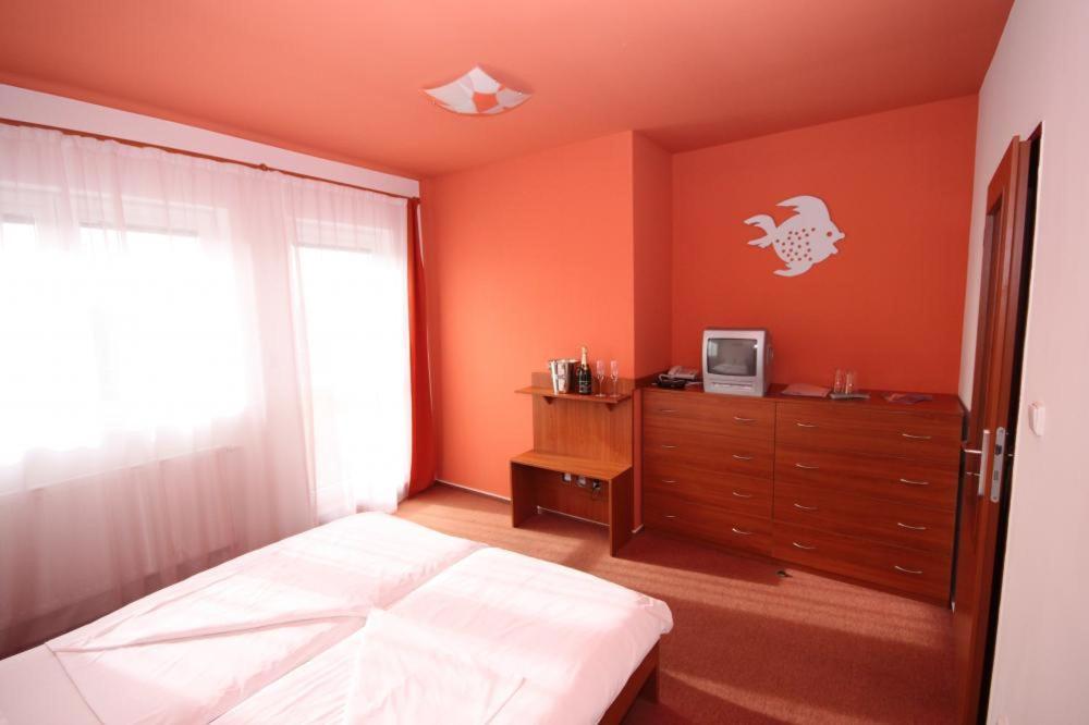 Active Wellness hotel U zlaté rybky Vyškov Kültér fotó