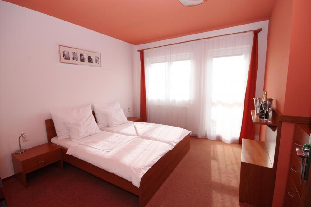 Active Wellness hotel U zlaté rybky Vyškov Kültér fotó